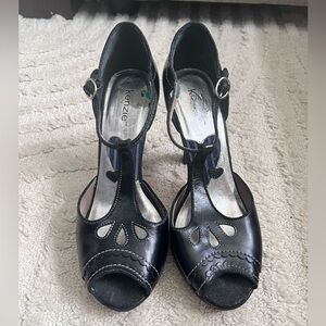 kenzie Black Women's Maryjane heels 8
